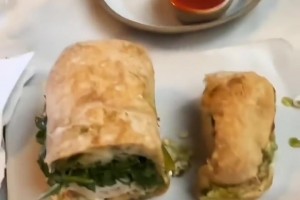 文班与法尔同框出席，吧友们比较喜欢谁的身材比例呢